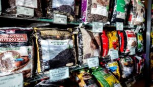 Tutti comprano terriccio universale, ma pochi sanno quanto vale davvero (e non è sempre una buona idea)